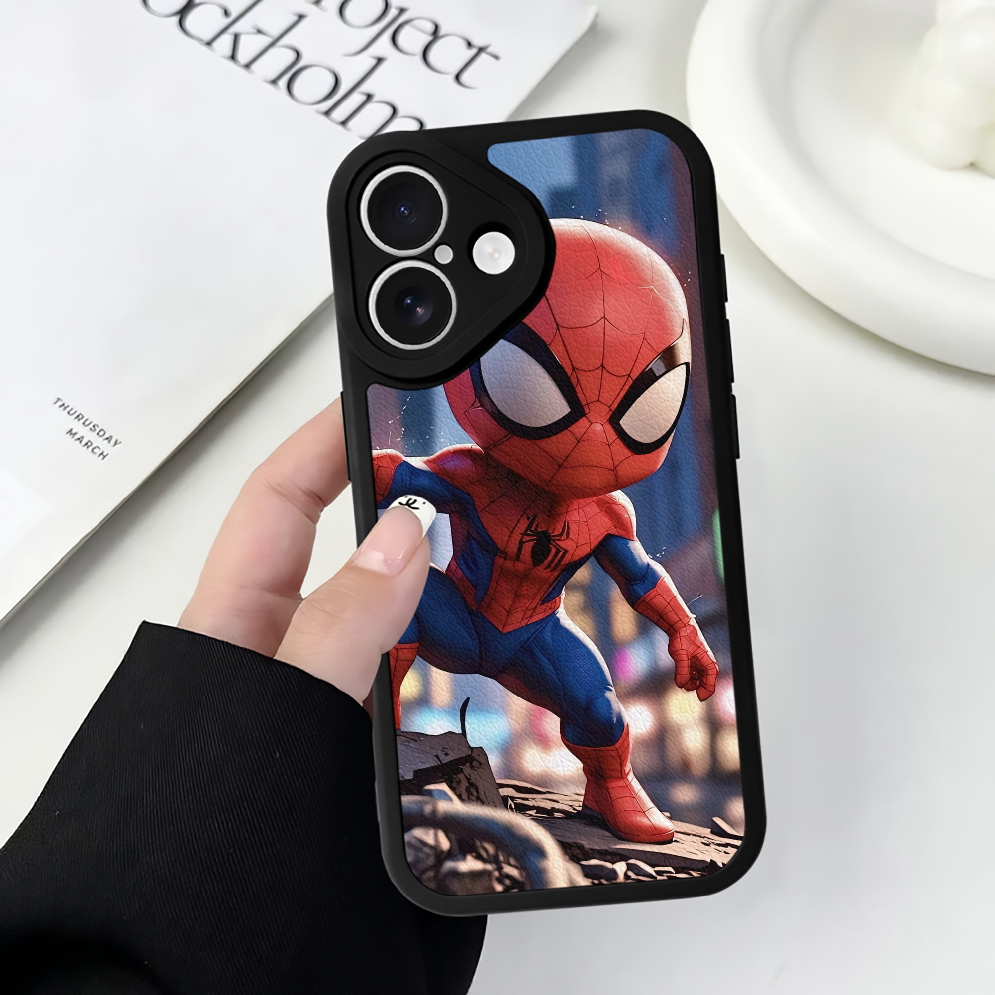 Spider Man スパイダーマン 【iPhone 16シリーズ対応】シリコンスマホケース（レザー調） 材質：シリコン